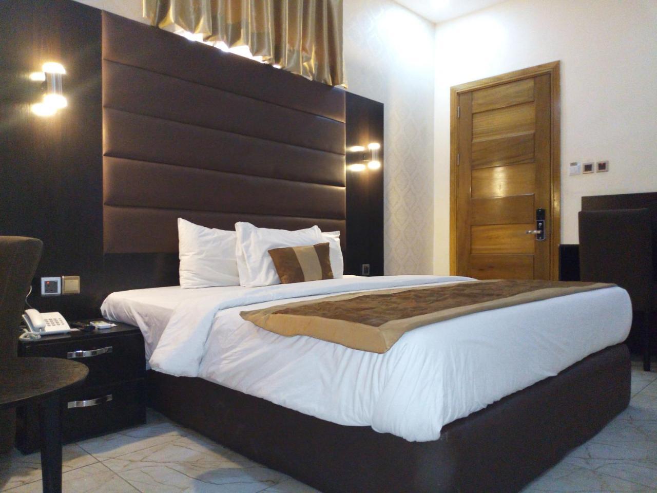 Bana Hotel & Suites Lagos Exterior photo