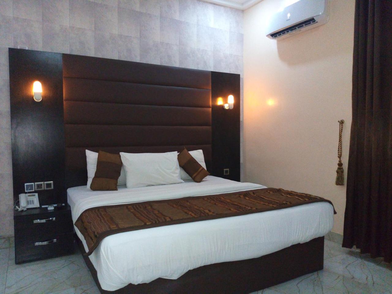 Bana Hotel & Suites Lagos Exterior photo